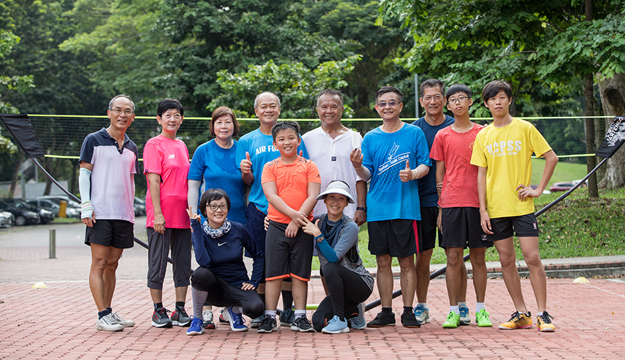 A group of passionate chapteh players